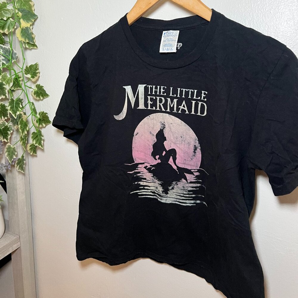 Disney The Little Mermaid Ariel Silhouette Sunset Graphic Tee Youth Large Black